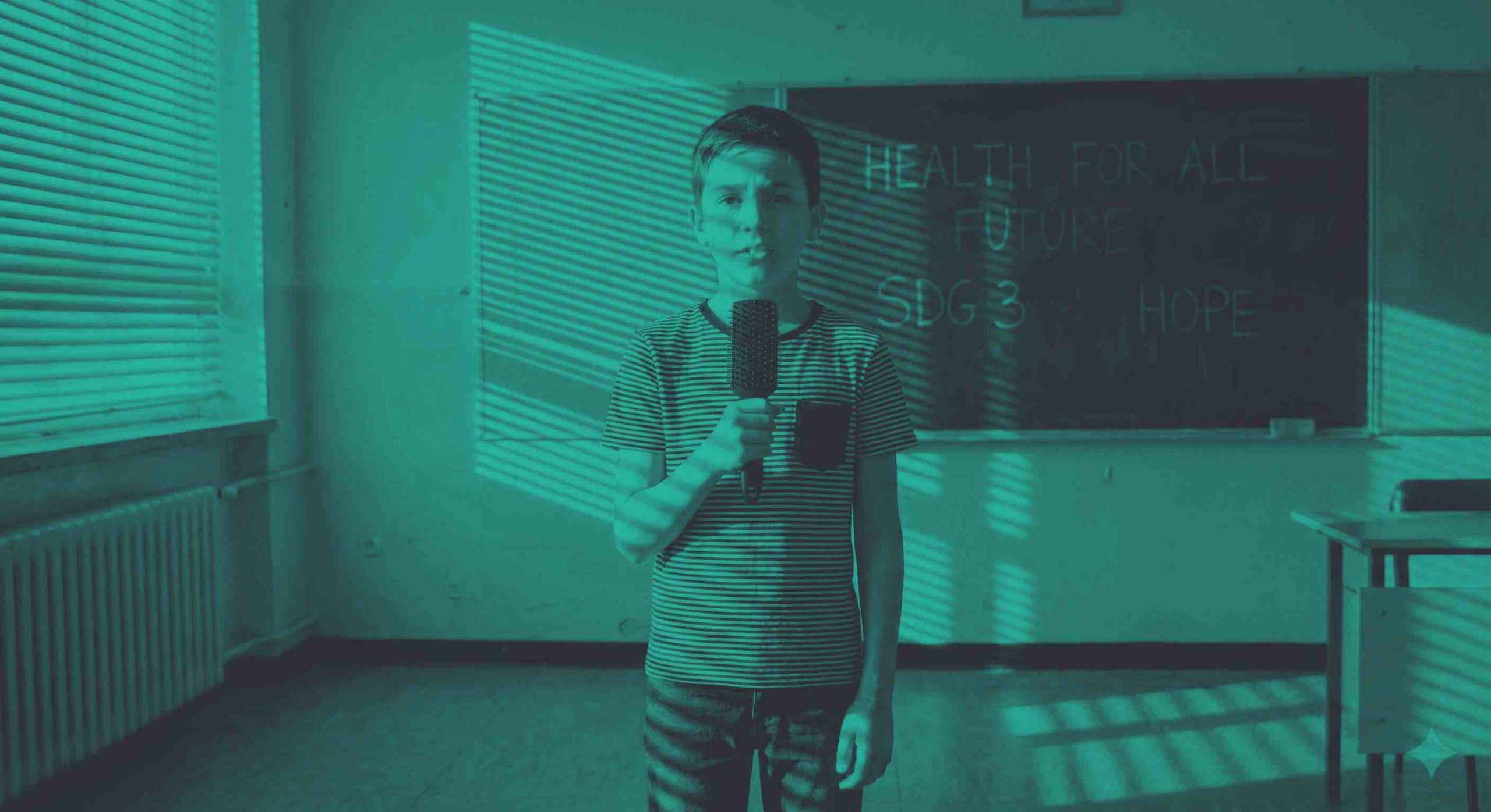 alumno chico ensayando un discurso